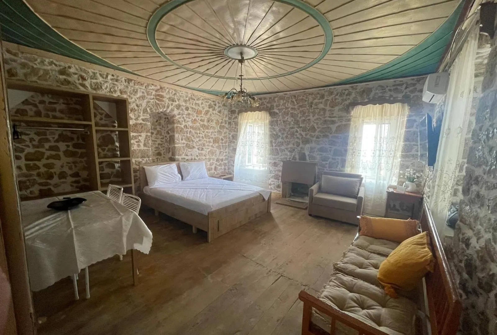 Myra Apartment Himare