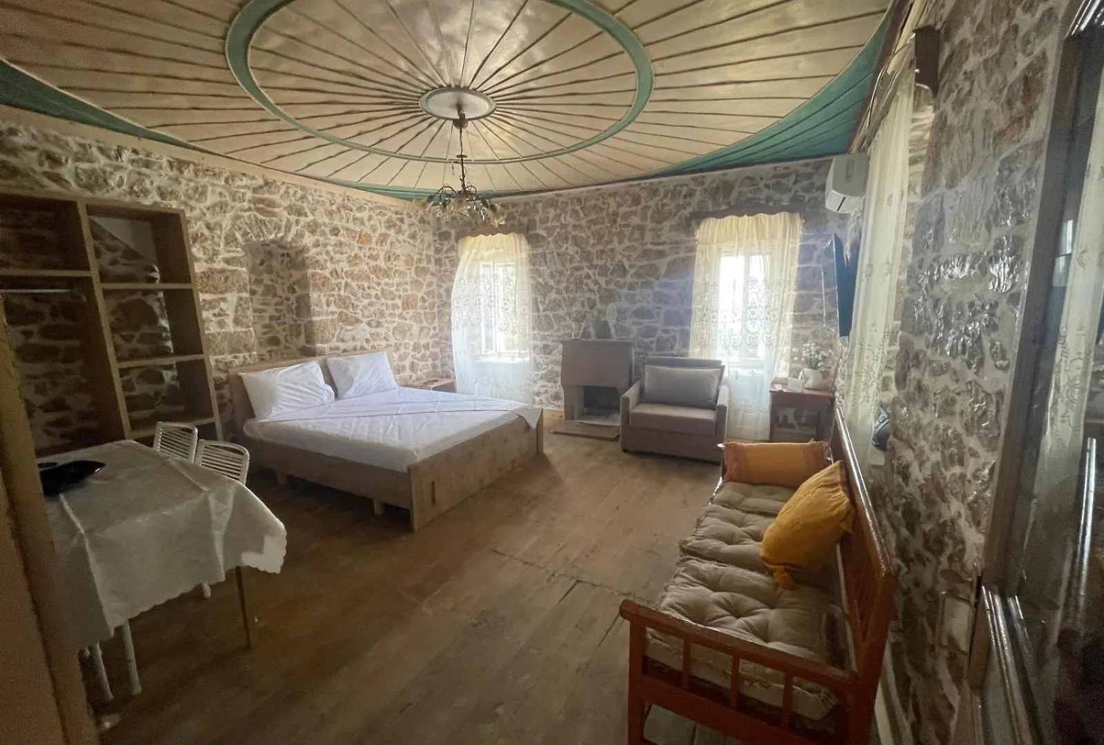 Myra Apartment Himare