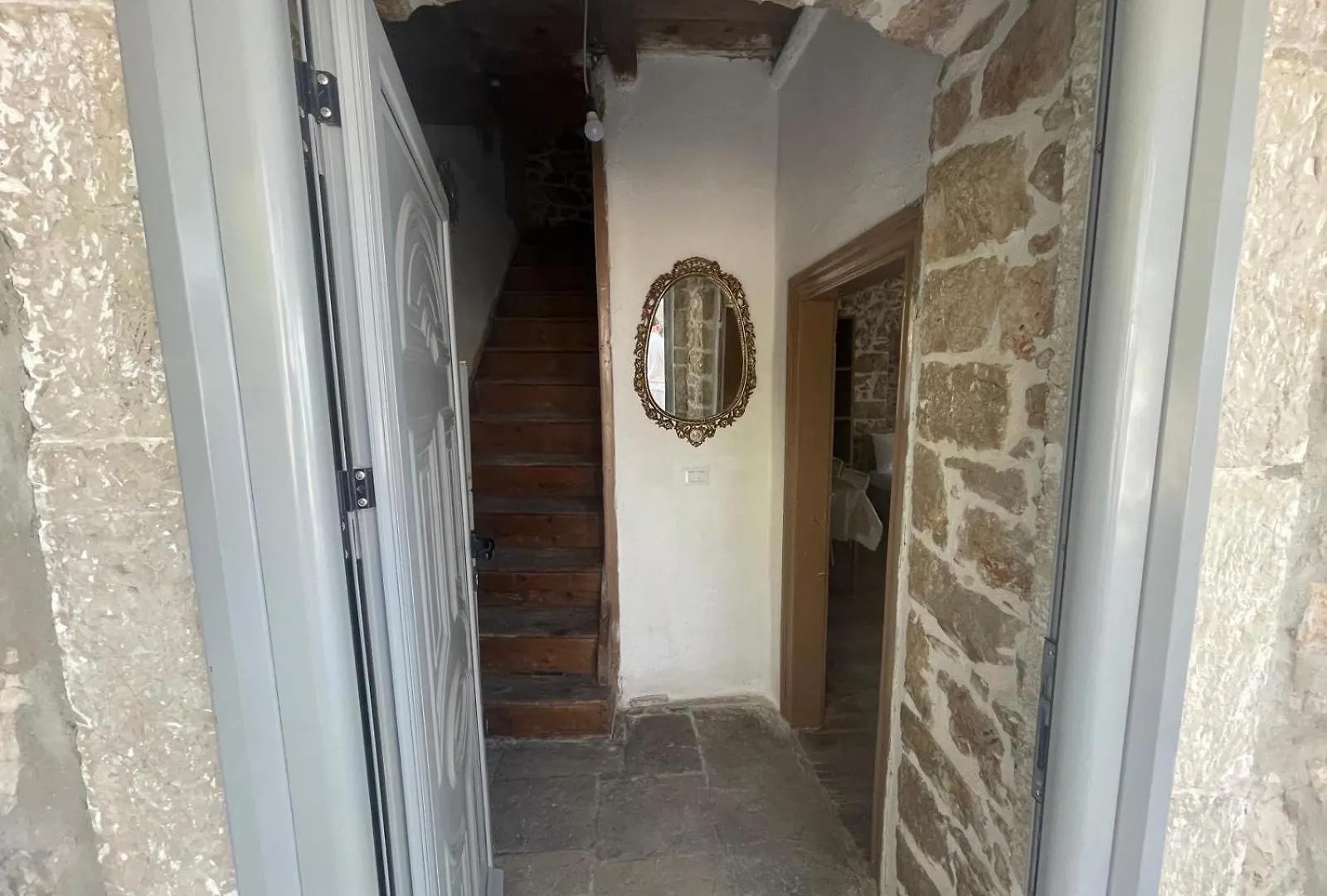 Myra Apartment Himare Albania